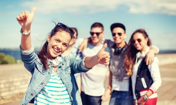 Vendet më të lumtura në botë: Kosova 30 vende mbi Shqipërinë, 11 vende mbi Serbinë