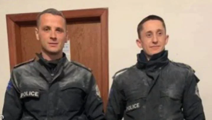 Dy policët që shpëtuan jetën disa banorëve të Fushë Kosovës: Vetëm bëmë punën tonë