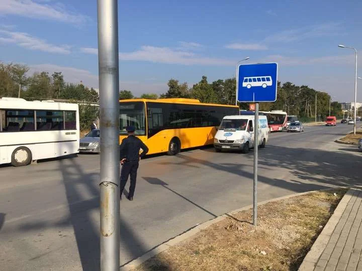 S’ka qetësi: Autobusët shkaktojnë ‘terror’ akustik në protestën ndaj Qeverisë