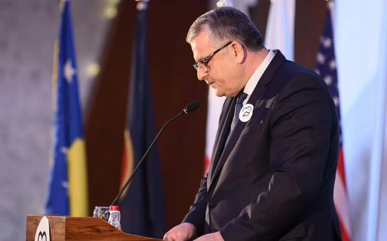 Agim Veliu shkruan për LDK-në por nuk e përmend Abdxhikun askund