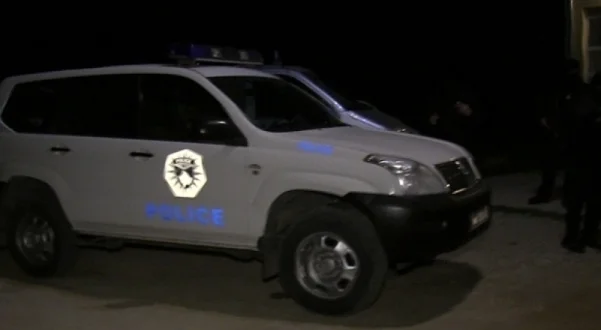 Prishtinë: I riatdhesuari nga Siria i armatosur kërcënon policinë për dy orë, në fund arrestohet