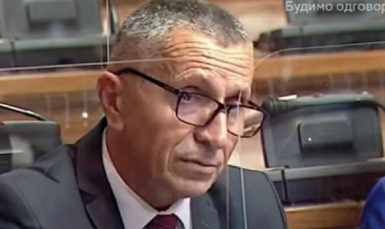 Shaip Kamberi i kundërpërgjigjet në mënyrë spektakulare hartës së Vuçiqit