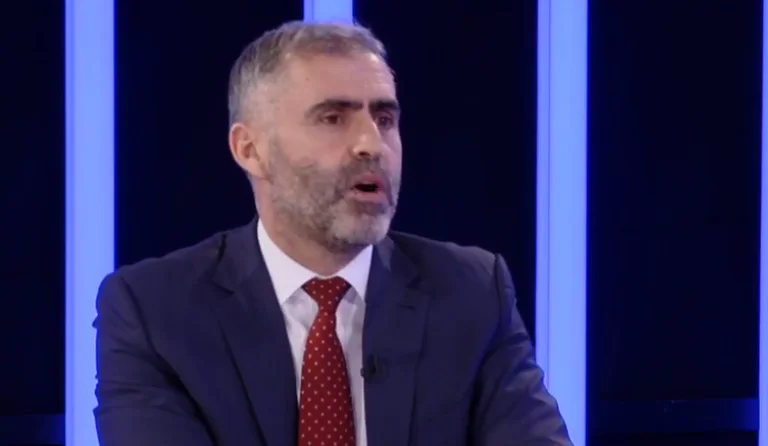 Warum hat Shaban Gogaj geschossen? ) Rechtsanwalt Berisha: Weil es sein glücklichster Tag war.
