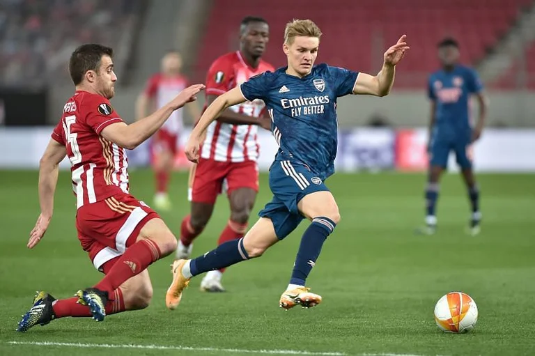 Arsenal – Olympiacos: Këto janë formacionet zyrtare
