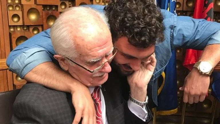 Vdes gjyshi i Ledri Vulës, babai i Xherit
