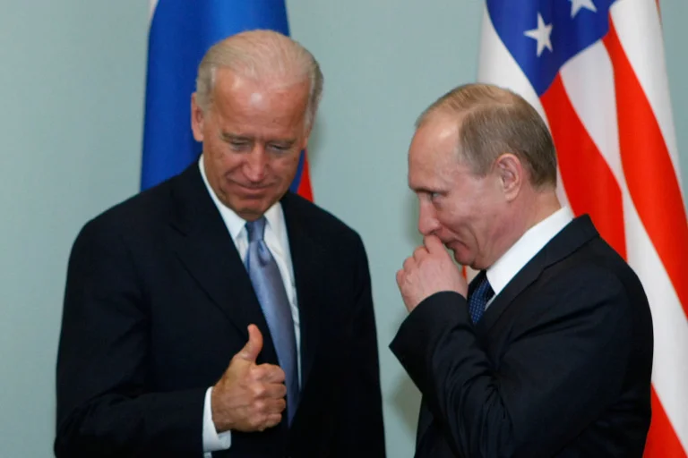 Biden e quajti ‘vrasës’, Putin e fton në debat publik atë