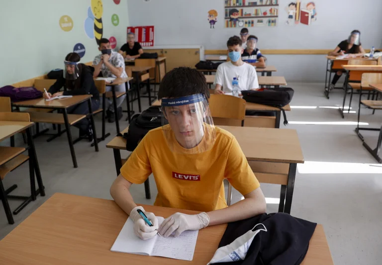Qeveria ende pa vendim rreth pushimit një javor nëpër shkolla