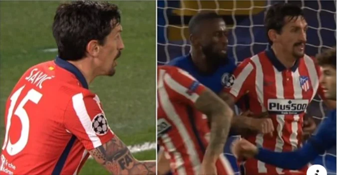 Stefan Savic u ndëshkua direkt me të kuq sonte kundër Chelseat pas këtij bërryli ndaj Rudigerit