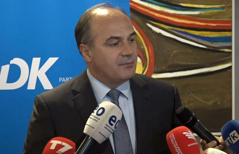 Përfundon mbledhja e PDK-së, nuk e mbështesin Vjosa Osmanin për presidente