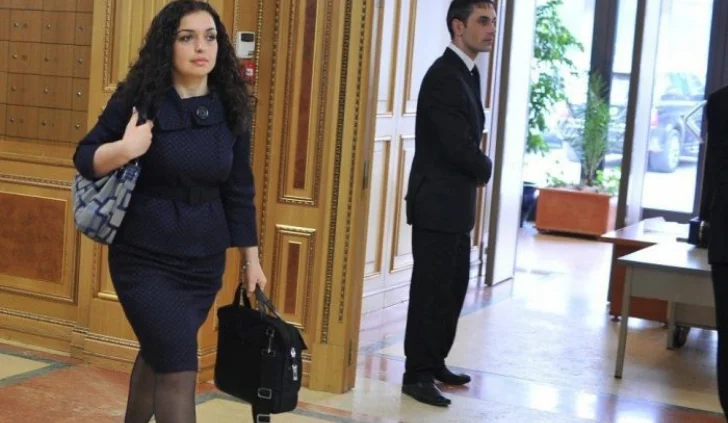 Vjosa Osmani pyetet nga BBC se ku dallon prej politikanëve tjerë: E ka të vështirë të përgjigjet