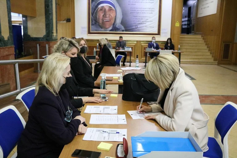 Legjislatura e tetë e Kuvendit: Ja sa deputetë janë regjistruar deri më tani