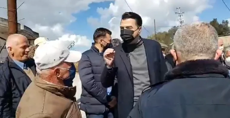 Basha i merr telefonin fermerit që po fliste me gruan: Jemi këtu, po qajmë hallet