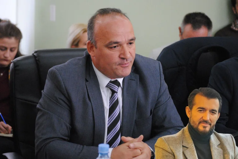 Shpejtim Bulliqi mbush 100 ditë në pushtet: I prezanton si të arritura dhuratat e marra nga Labi
