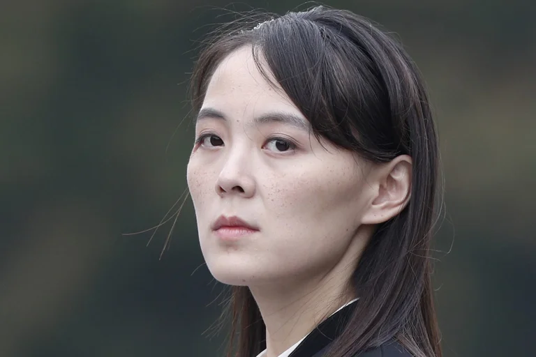 Motra e Kim Jong-Un i shkruan presidentit Biden: Mos lësho erë baruti, më mirë bëje gjumin rehat
