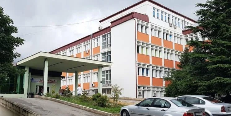 78 pacientë me COVID-19 po trajtohen në Spitalin e Pejës, 15 në gjendje më të rëndë