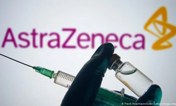Flet mjeku kosovar që mori vaksinën e AstraZeneca në Kukës