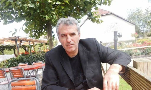 “Iu raftë sida” Kandidati për deputet mallkon rëndë votuesit , më pas e lehtëson pak
