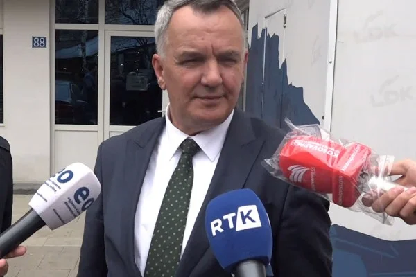 Imri Ahmeti: Me Lumirin u takuam për kafe