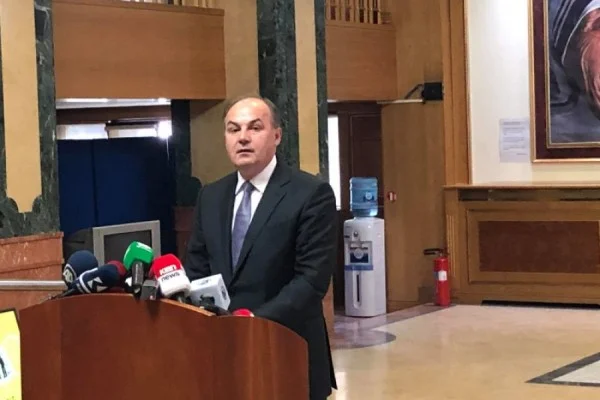 Hoxhaj: E pyeta Kurtin – A do ta ktheni kufirin në Zhleb dhe Çakorr?