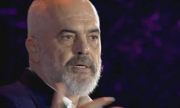 Edi Rama fton mjekët nga Kosova t’i marrin vaksinat Anti Covid në Kukës