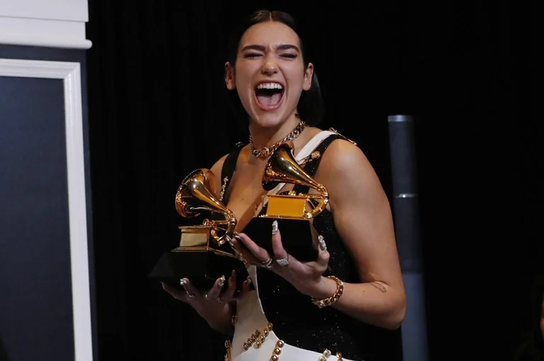 Dua Lipa e mahnitur për gjashtë nominimet në Grammy për këtë vit