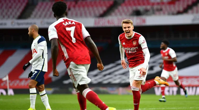 Arsenali fiton superderbin e Londrës kundër Tottenhamit