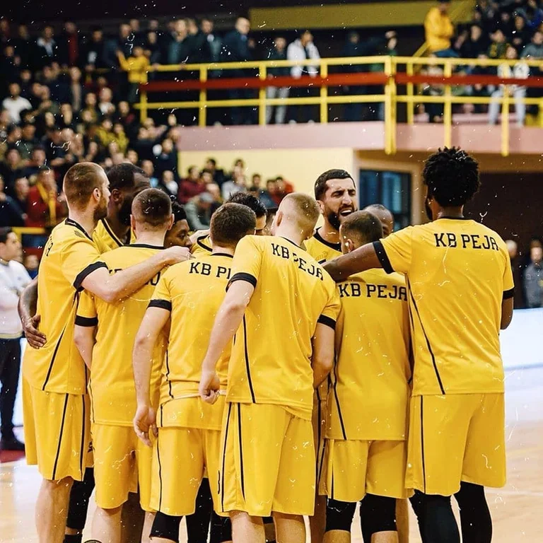 Trajneri dhe ndihmësit e tij dolën pozitivë me Covid-19, basketbollisti u bë trajner i Pejës kundër Rahovecit