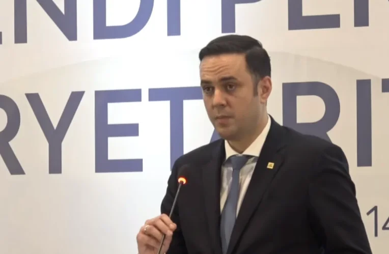 Abdixhiku falënderon liderët që e uruan për fitoren, në mesin e tyre edhe Osmani