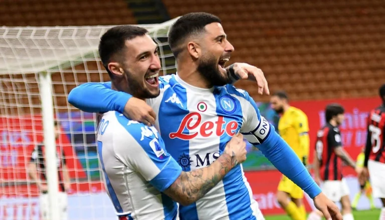 Napoli shpartallon Milanin në ‘San Siro’