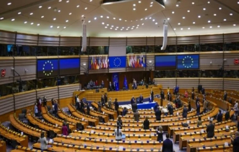 PE: Rruga për një marrëveshje midis Kosovës dhe Serbisë është plot pengesa