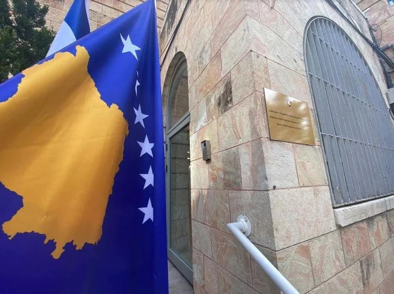 Djali i kryeministrit të Izraelit i komenton Vlora Çitakut në postimin për hapjen e Ambasadës