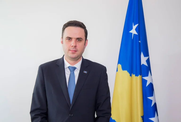 ZYRTARE: Lumir Abdixhiku është kryetar i ri i LDK-së