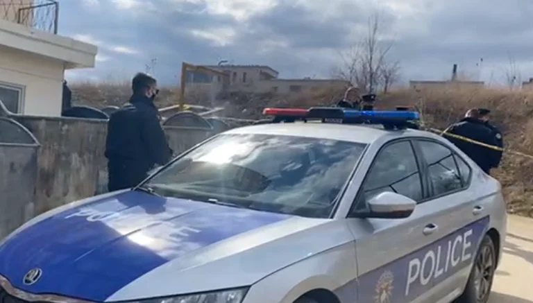 Dyshohet për dy persona të vrarë në lagjen Kalabria, policia bllokon rrugët