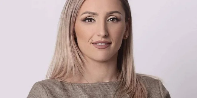 Dy të ndaluarit për keqpërdorime me vota thonë se janë takuar me burrin e ish-kandidates për deputete nga AAK