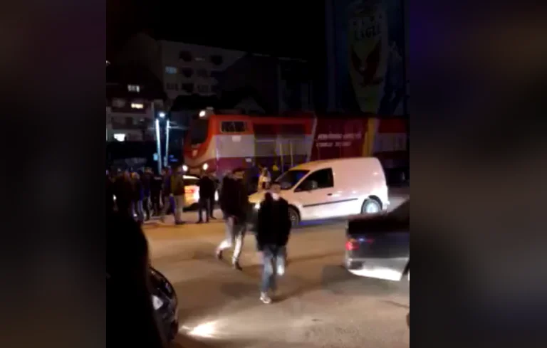 Treni goditi veturën, komuna e Ferizajt kërkon përgjegjësi nga autoritetet hekurudhore