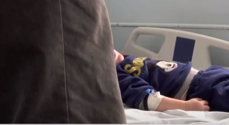 Dalin detaje: Nëna nga Podujeva rrahu djalin derisa po ia pastronte plagët në QKUK