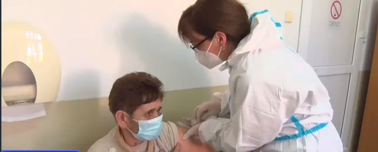 Vacunación de serbios de Kosovo en Serbia