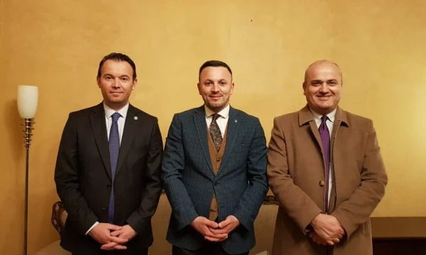 Compañeros de Vjosa Osman List: Nos dieron, nos quedamos atrapados.