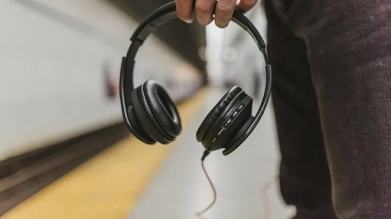 ¿Los auriculares perjudican la salud de las personas?