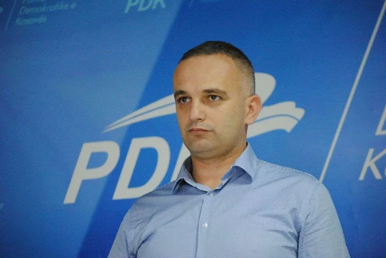 Cakolli: Politikanët në Kosovë e Shqipëri janë bërë pikë e pesë, bëjnë thirrje për unifikim në Luginë e Mal të Zi