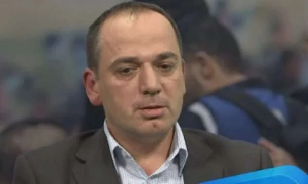 Haskuka writes in a hurry, says analysts are up but making terrible grammatical mistakes