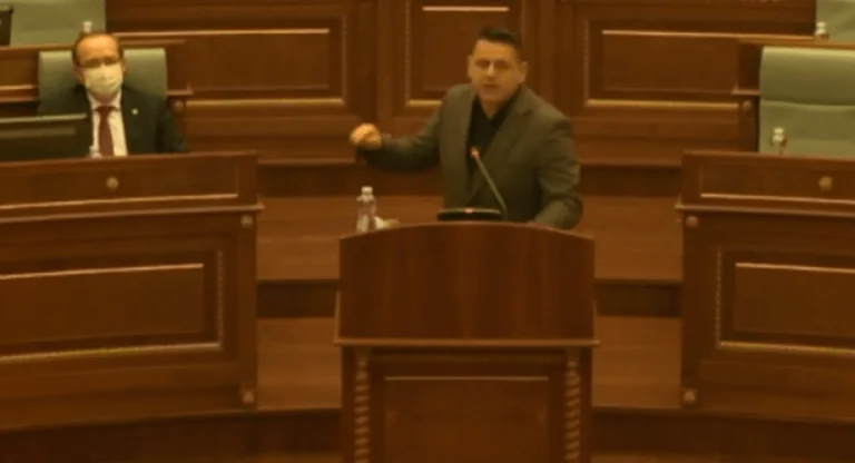 Beque Berisha: Avdullah Hoti che lodo anche il suo partito, per loro mi sono alzato e protetto
