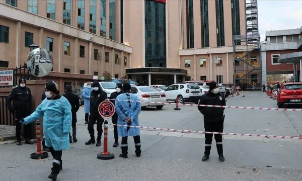 Turquía reporta casi 14.000 casos con COVID-19