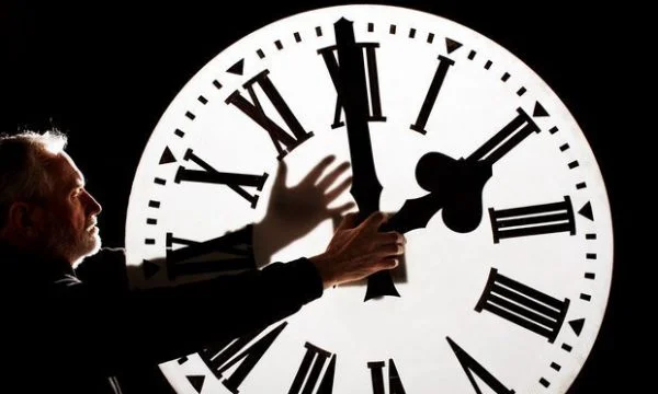 Con esta fecha, la diferencia horaria: los escorpiones se mueven hace una hora