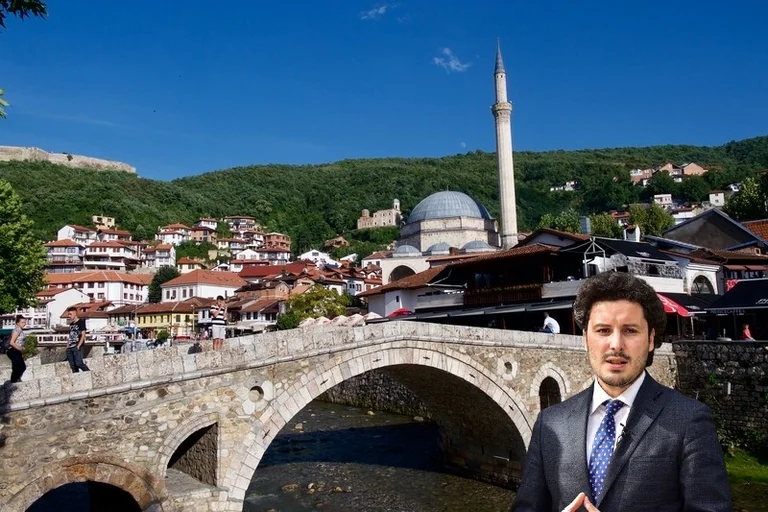 I bosniaci insultano Abazovic e il loro leader dopo l'incontro a Prizren