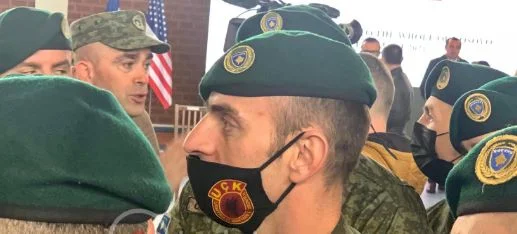 KSF soldato appare nella maschera KLA