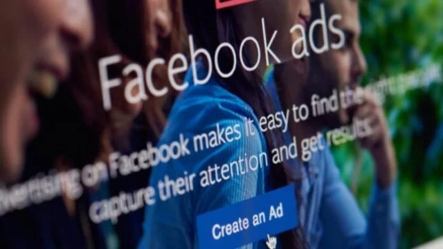 Las partes albanesas reciben advertencia de Facebook
