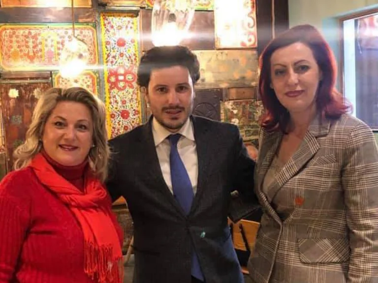 Dritan Abazovici a Prizren, Emilia Rexhepi aspetta