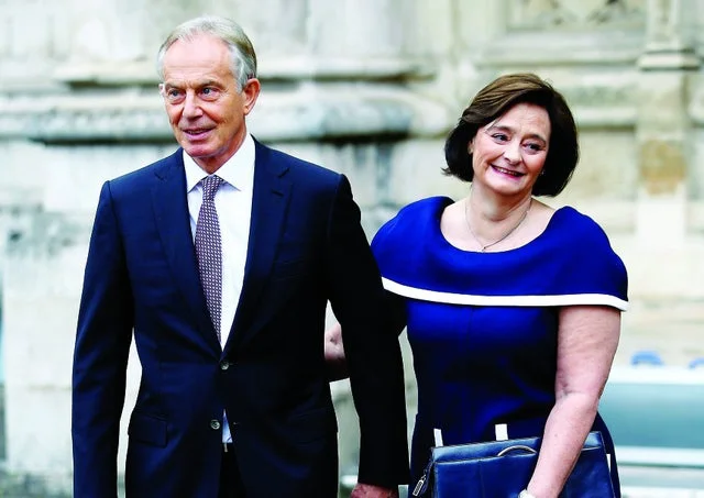 Le gouvernement de Serbie engage l'épouse de Tony Blair pour la protéger devant les tribunaux
