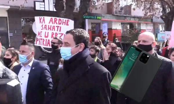 Este es el teléfono que usa Albin Kurt.